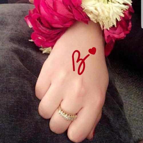 girl hand with B use it as B love dp 