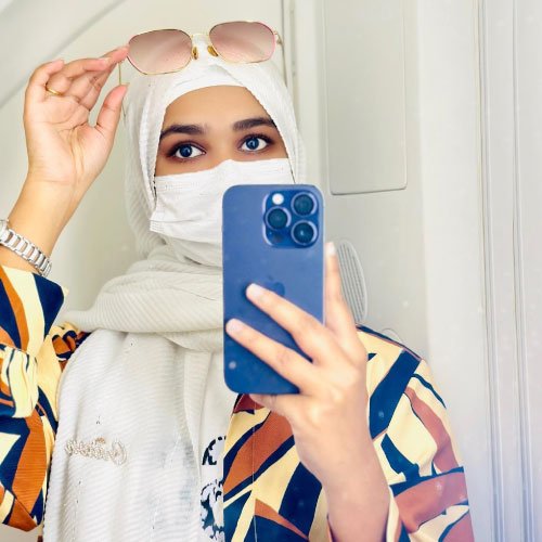 hijab dp pic -girl looking. nice