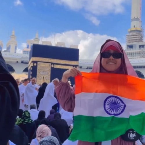 Kaba Dp - Girl with Indian Flag at kaba