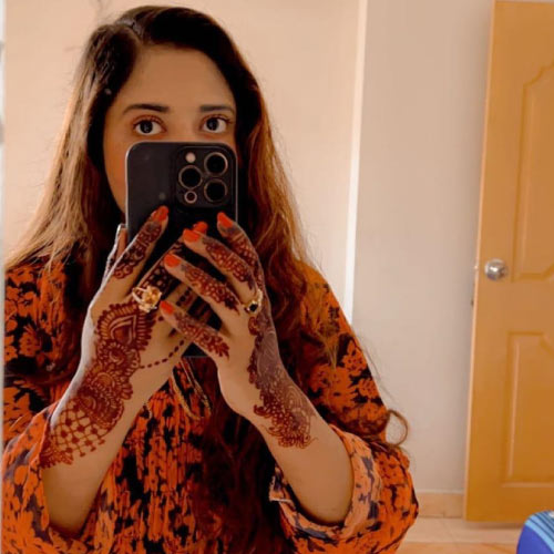 dp of girl with beauty look hiding face with mobile infront of mirror