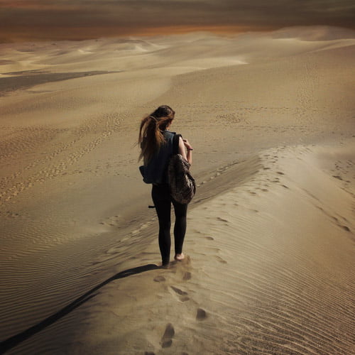Alone dp for girls - Girl alone in desert