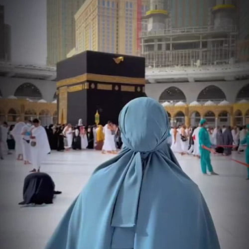 Makkah Dp - muslim Girl at Kaba