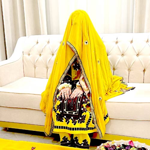 Balochi Dp - full yellow cloth