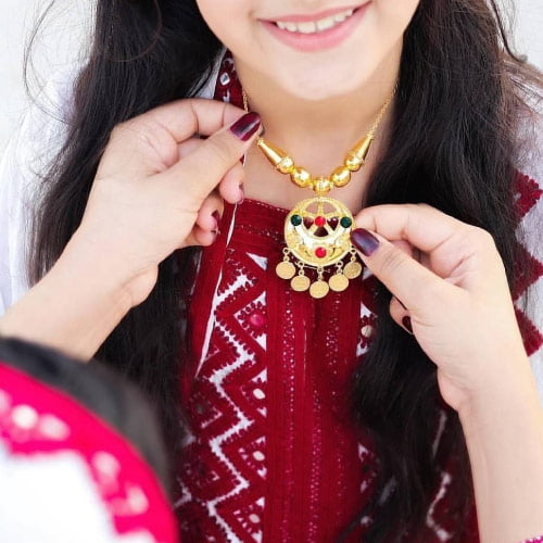 Baloch Dp - gold necklace 