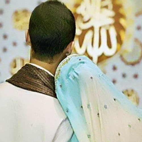Islamic Couple Pic - hugging couple