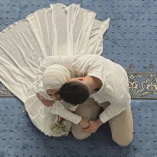 Islamic Couple Dp - husband wife hugging pic