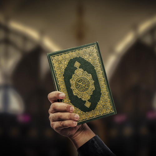 Quran Image - quran in hand