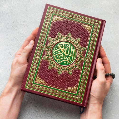 Quran Pic - quran pak in hand