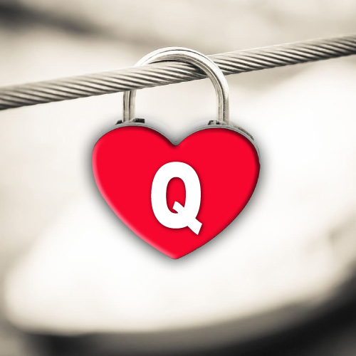 Q Name Image - lock shaped heart