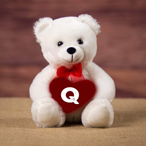 Q Name Pic - white bear with heart