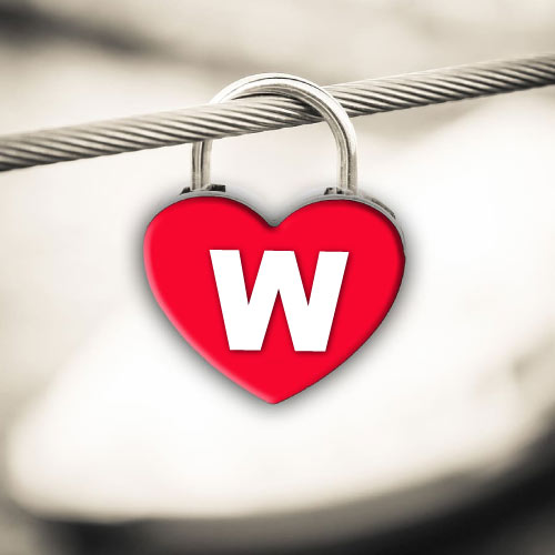 W Name Image - heart shaped lock